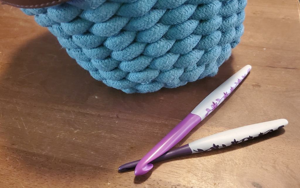 Yarnology Ergonomic Crochet Hooks Review - Magic Owl Studios